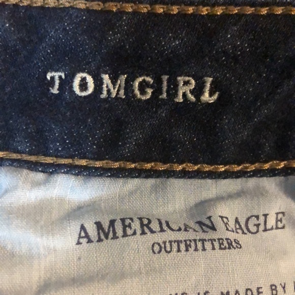 American Eagle Dark Wash Distressed Button Fly Tomgirl Jeans Size 0 - Picture 3 of 9